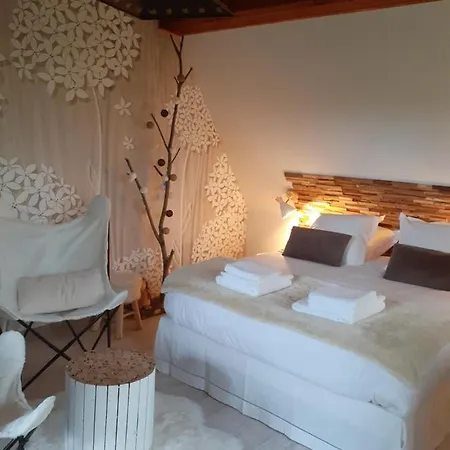 L'ancre D'honfleur Bed & Breakfast *